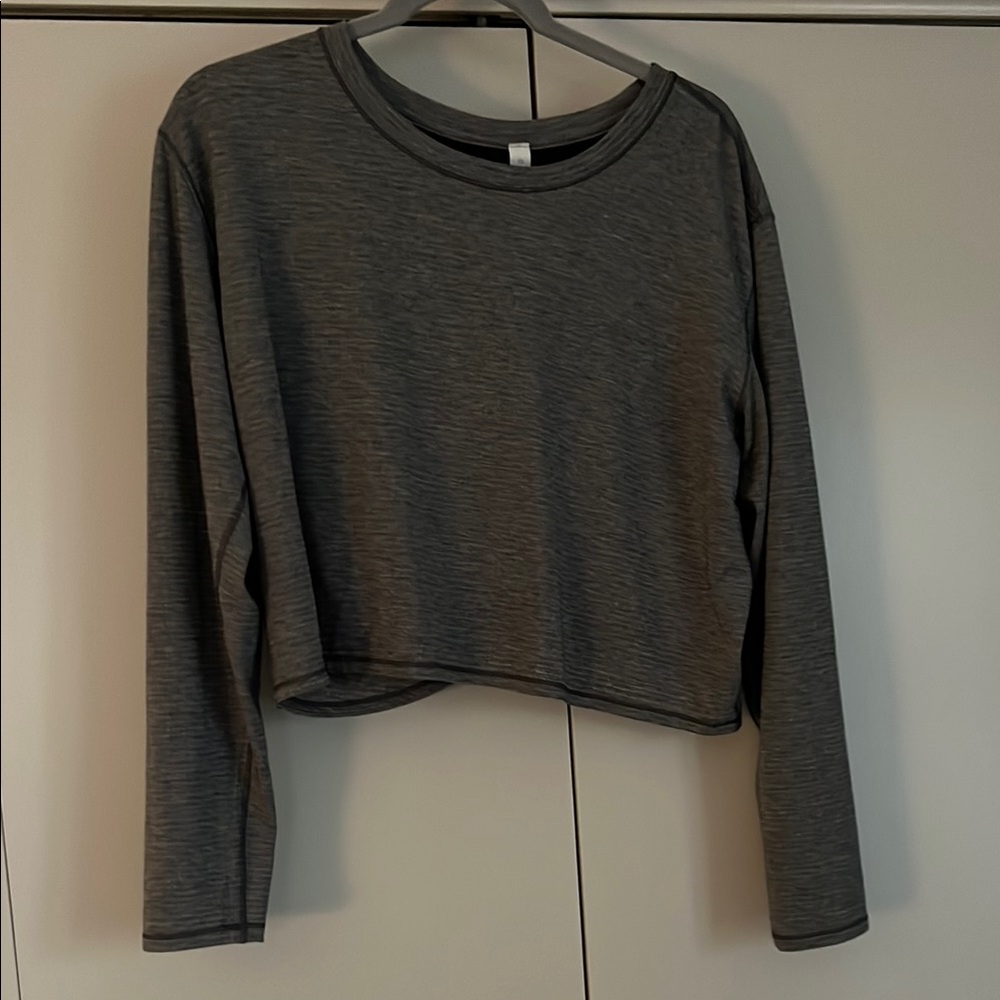 lululemon athletica Gray Crop long sleeve